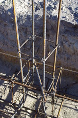 Zbrojenie fundamentów przygotowane do zalania betonem