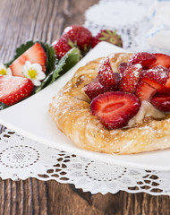 Small Strawberry Tart with fruits