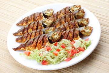 Fried fish with vegetables.