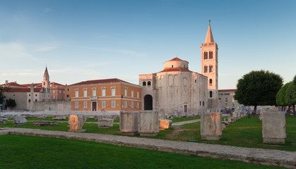 Fototapeta na wymiar Zadar starożytny panorama forum o zachodzie słońca, Dalmacja, Chorwacja