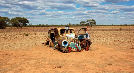 Rolgordijnen Old painted car in Mungo National Park, Australia © magspace