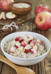 Oatmeal with caramelized apples