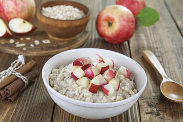 Oatmeal with caramelized apples