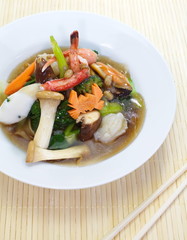 Pan fried noodles with seafood