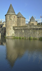 Torres Castillo de Fougères, Bretaña, Francia