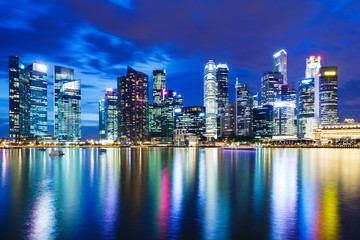 Fototapeta na wymiar Singapur Skyline w nocy