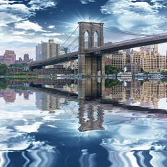 Rolgordijnen Brooklyn Bridge with beautiful sky reflex on East River © dade72