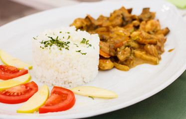 White rice, chicken meat, mushrooms and fresh vegetables