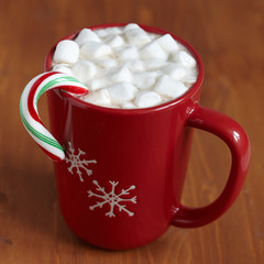 Red mugs with hot chocolate and marshmallows