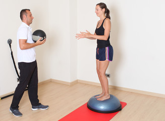 Fototapeta premium Physiotherapeut mit Patientin