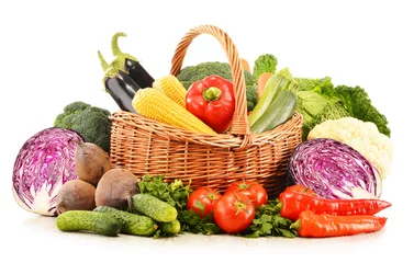 Foto op Plexiglas Samenstelling met een verscheidenheid aan verse rauwe biologische groenten © monticellllo