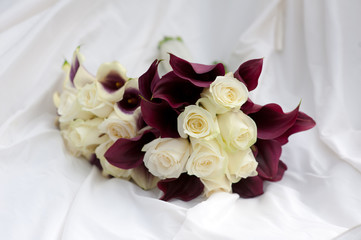 wedding bouquets purple and white colours