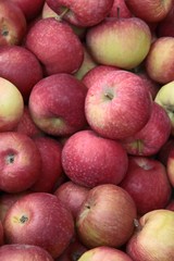 red apples