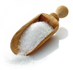 Fototapeta na wymiar wooden scoop with white sugar