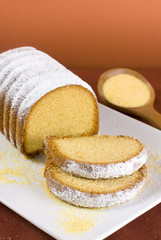 Fototapeta na wymiar Ciasto z mąki kukurydzianej