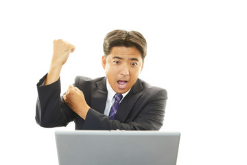 ガッツポーズのビジネスマン