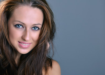 Naklejka premium Pretty brunette