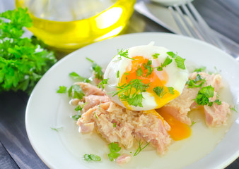 salad with tuna and boiled egg