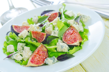 salad with cheese and figs
