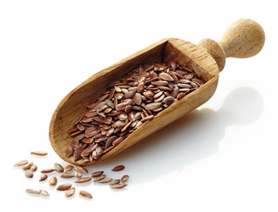 wooden scoop with flax seeds