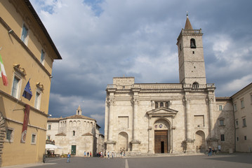 Fototapeta na wymiar Ascoli Piceno - Cattedrale di san Emidio