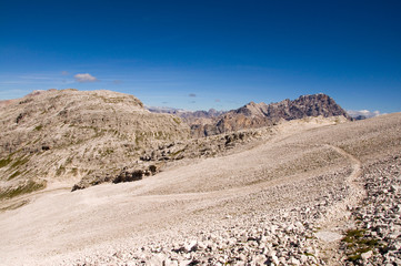 Wanderweg in den Dolomiten - Alpen