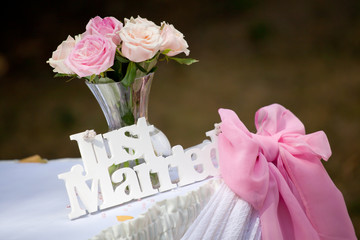 just married sign with bunch of roses and pink ribbon