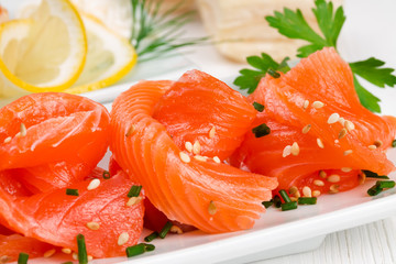 Sliced ​​salmon with sesame seeds