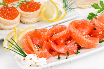 Sliced ​​salmon and canape withcaviar