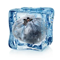 Küchenrückwand glas motiv Im Eis Blaubeere im Eiswürfel