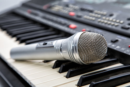 Microphone on keys of a musical synthesizer