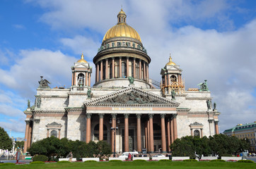 Fototapeta na wymiar Исакиевский собор в г. Санкт-Петербург