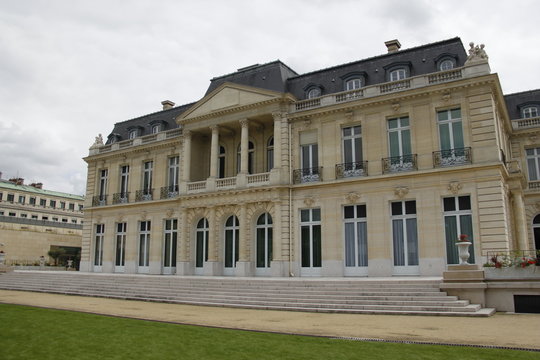 Ch&acirc;teau de La Muette si&egrave;ge de l'OCDE &agrave; Paris