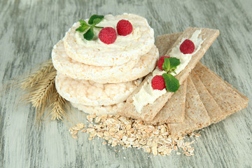 Tasty crispbread with berries, on wooden table