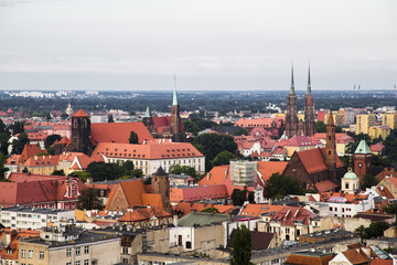 Fototapeta na wymiar Wrocław z wysoką wieżą