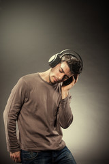 Fototapeta na wymiar Man is listening to music while wearing headphones