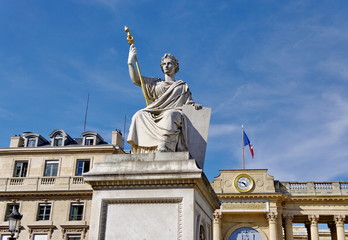 Fototapeta premium Assemblée Nationale et statue de la Loi. Paris