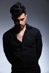 Obraz premium young fashion man looking angry at the camera
