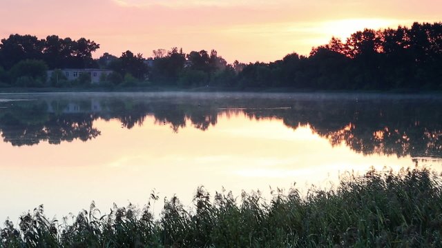 Sunrise over the reservoir in Vyshny Volochyok, Vyshnevolotsk di