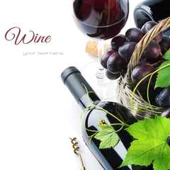 Papier Peint photo Vin Bottle of red wine with freshly harvested grape