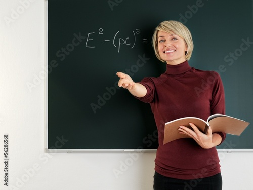 Die Heiße Lehrerin Unterrichtet Die Heiße Lehrerin Unterrichtet