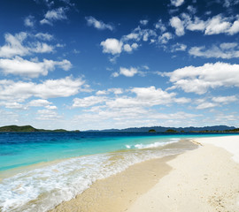 Fototapeta na wymiar White sand beach and blue sky