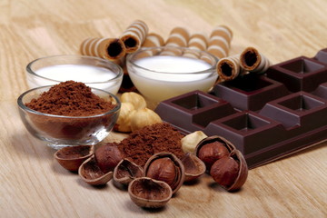Cioccolato fondente con latte,cacao e nocciole