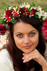 Naklejka premium young beautiful girl with wreath