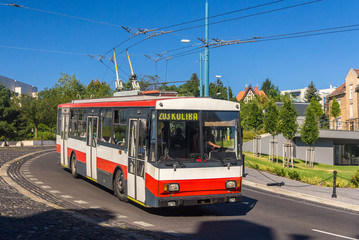 Fototapeta na wymiar Stare trolejbusowy w Bratysławie - Słowacja