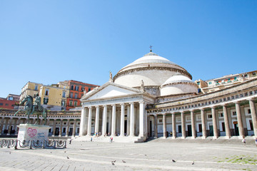 Fototapeta na wymiar Piazza del Plebiscito, Neapol, Włochy