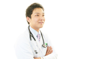 笑顔の医師