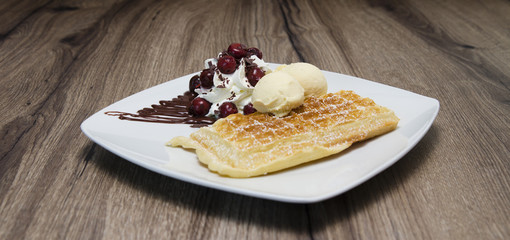 Frische Waffel Schwarzwälder Art
