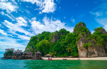 Fototapeta premium tropical island beach with blue sky
