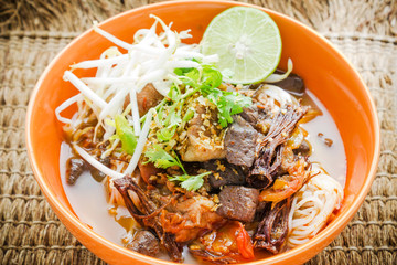 rice noodles with spicy pork sauce